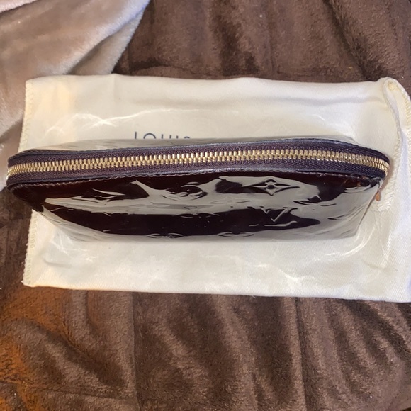 Vernis Louis Vuitton Cosmetic Pouch - Picture 2 of 6